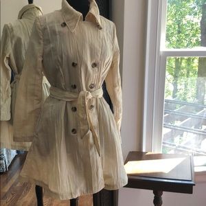 Lightweight crepe design coat